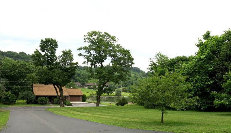 Applewood Apartments and Restaurant: 120 North Rd, Highland, NY 12528